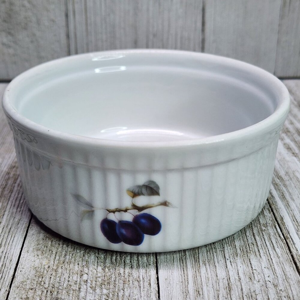 Vintage Cordon Bleu B.I.A Dessert Dish Bowl White Ribbed Fruit Design